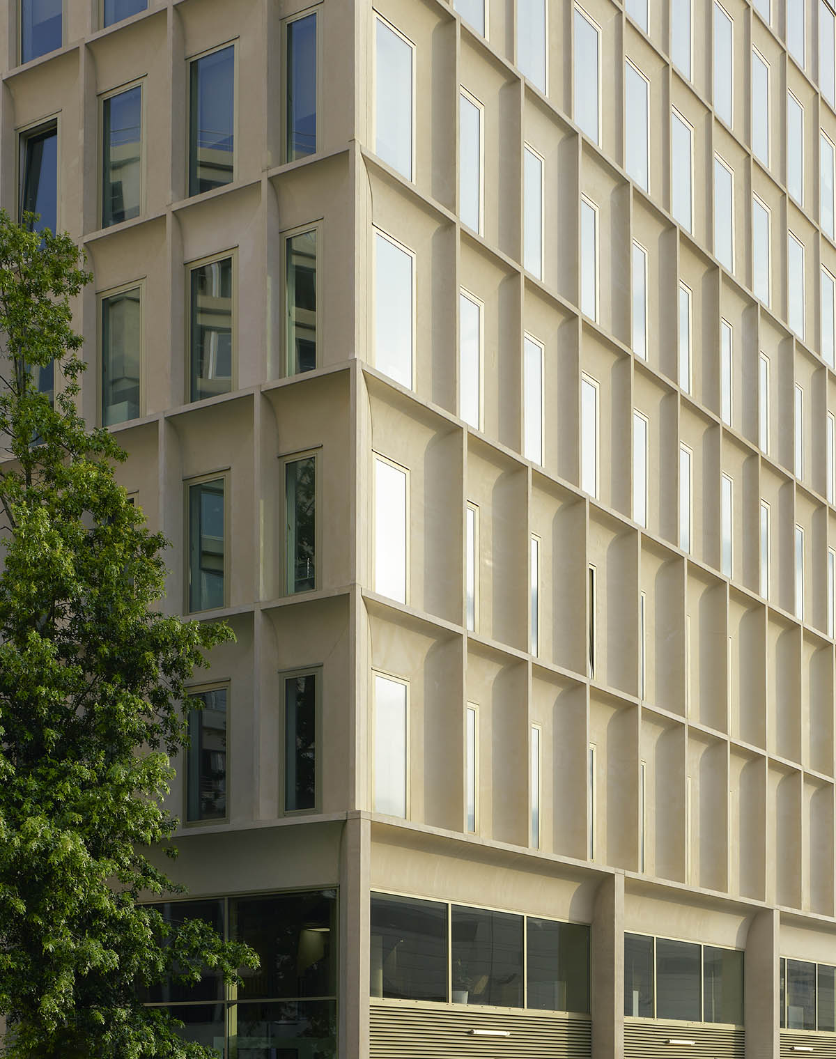 Studioninedots unveils workspace building with new spaces for interaction in Bordeaux