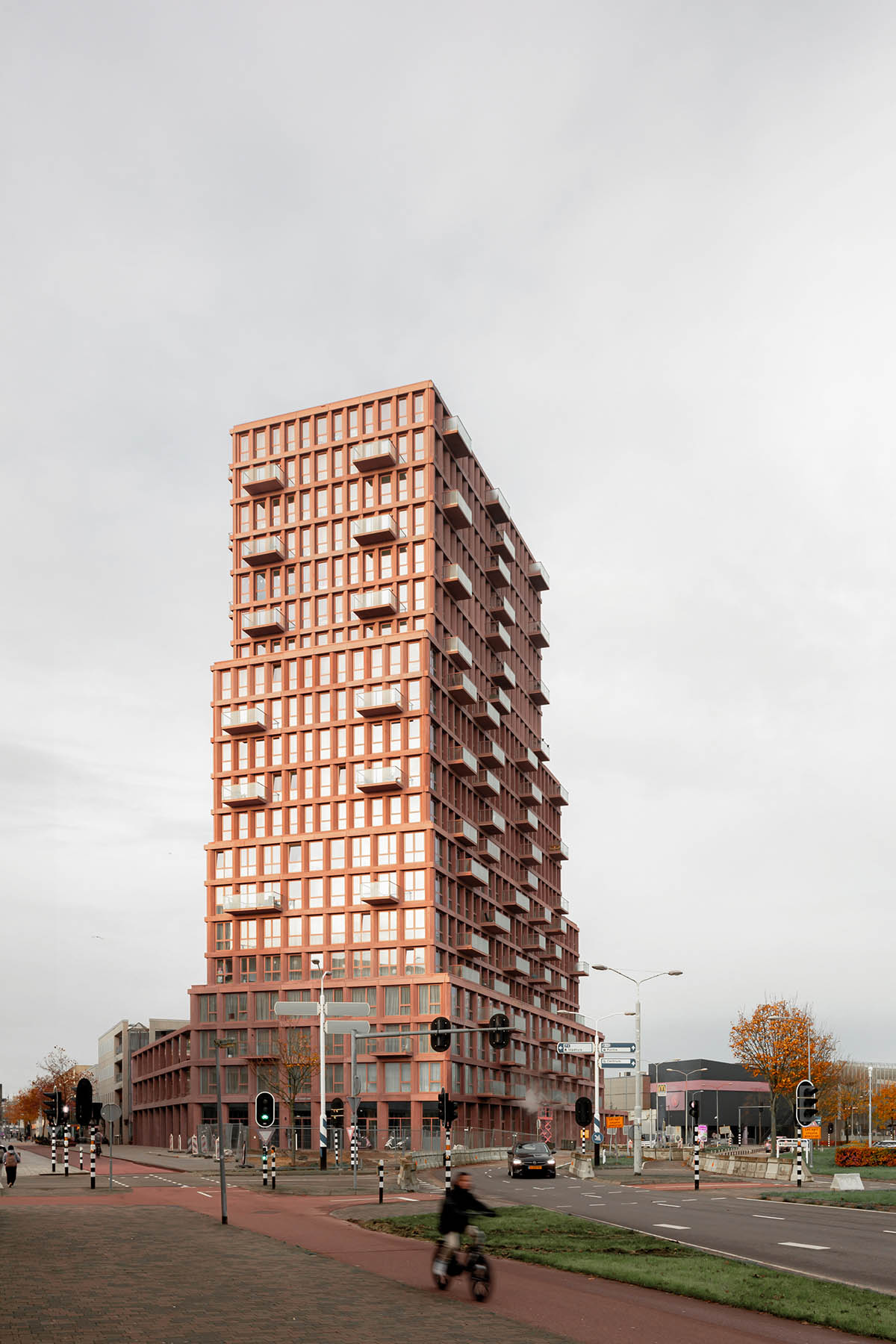Studioninedots built soft red concrete residential tower in Almere