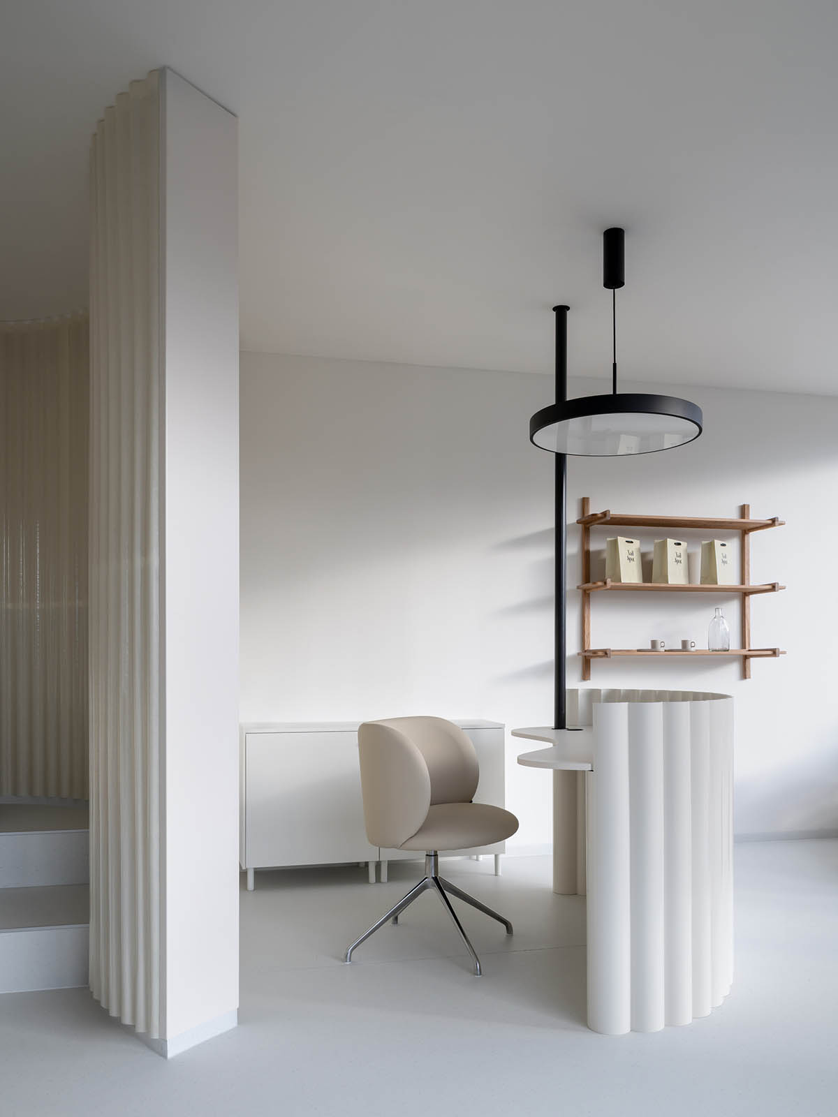 A beauty salon brings warm light with translucent partitions and tactile elements in Prague