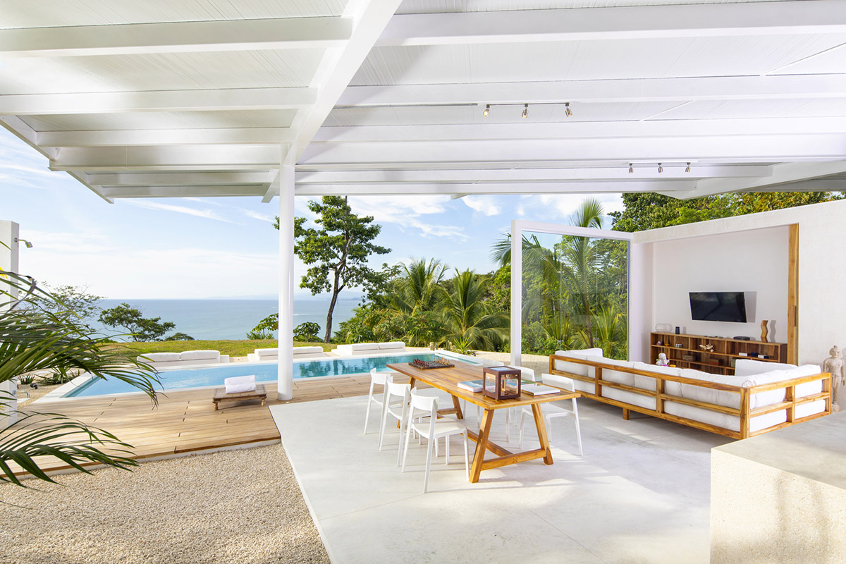 Large wing-like roof points out Santiago Hills Villa designed by Studio Saxe in Costa Rican jungle