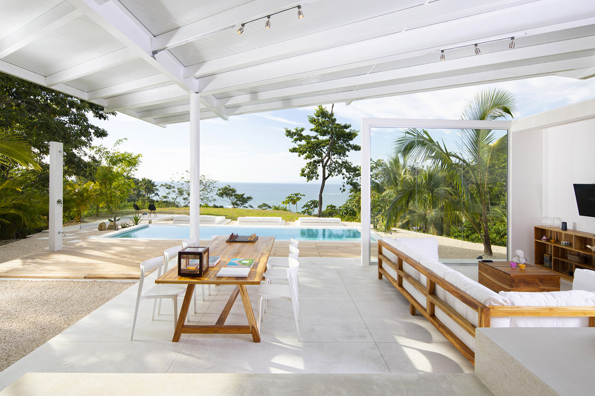 Large wing-like roof points out Santiago Hills Villa designed by Studio Saxe in Costa Rican jungle