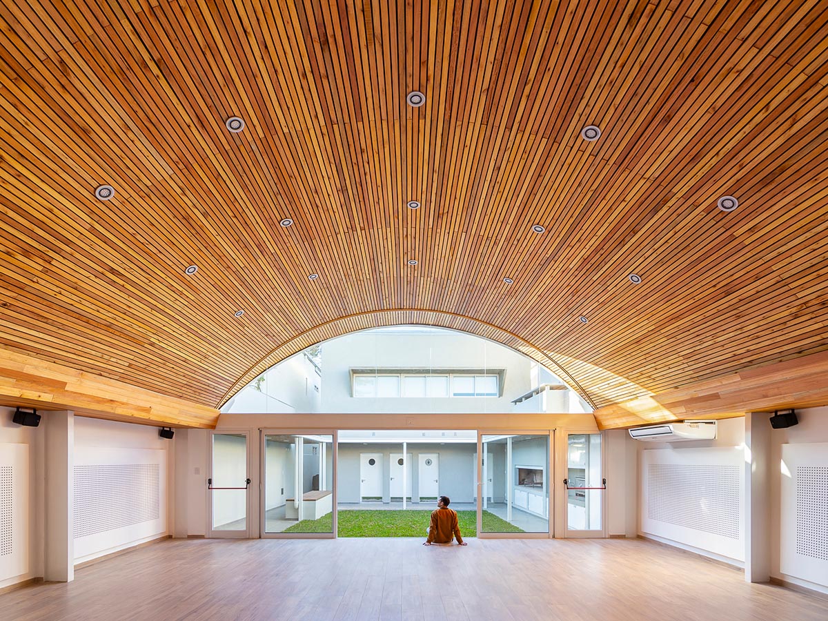 Irigoyen Navarro Arquitectos completes College of Professionals of the Surveyor complex in Santa Fe