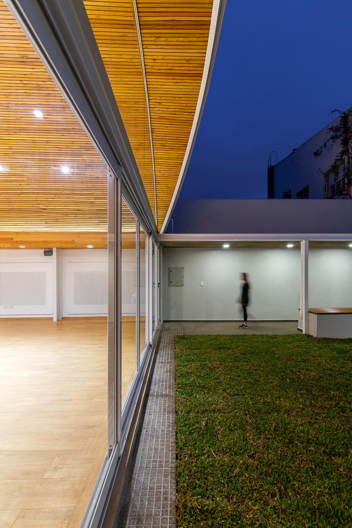 Irigoyen Navarro Arquitectos completes College of Professionals of the Surveyor complex in Santa Fe