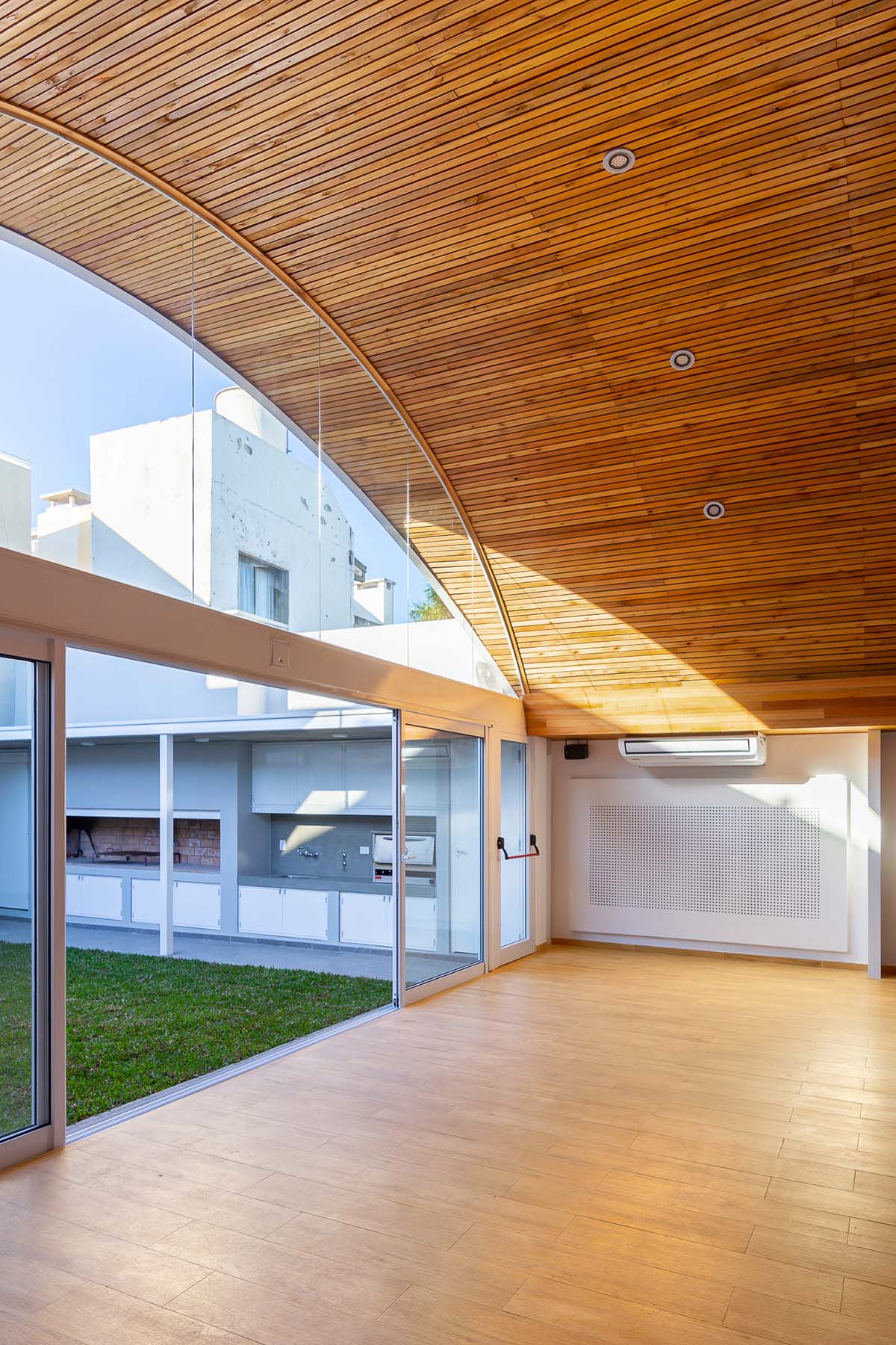 Irigoyen Navarro Arquitectos completes College of Professionals of the Surveyor complex in Santa Fe