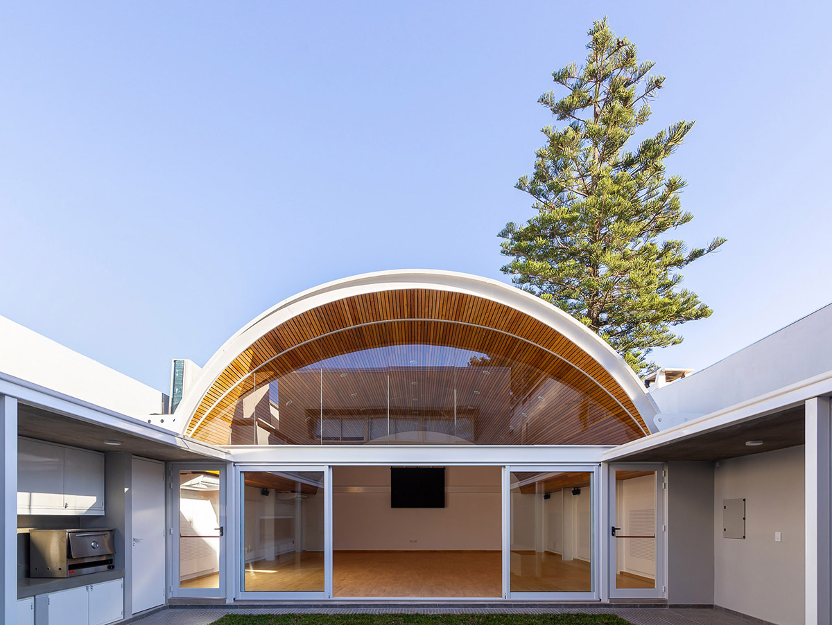 Irigoyen Navarro Arquitectos completes College of Professionals of the Surveyor complex in Santa Fe