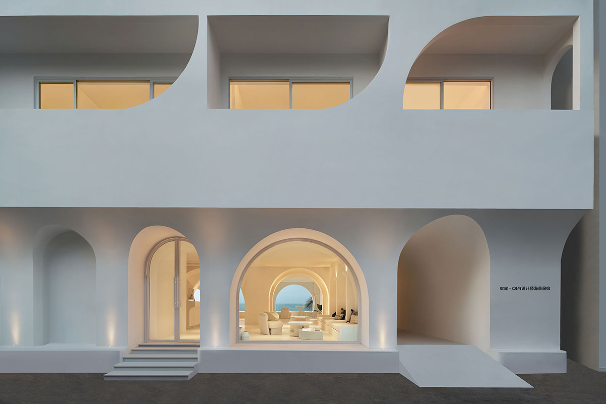 GS Design carves out this hotel with arch-shape frames like a sophisticated art piece in Sanya