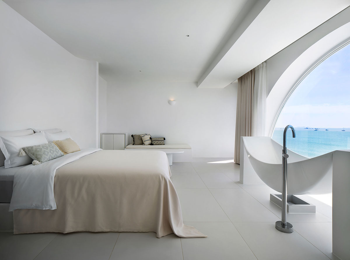 GS Design carves out this hotel with arch-shape frames like a sophisticated art piece in Sanya