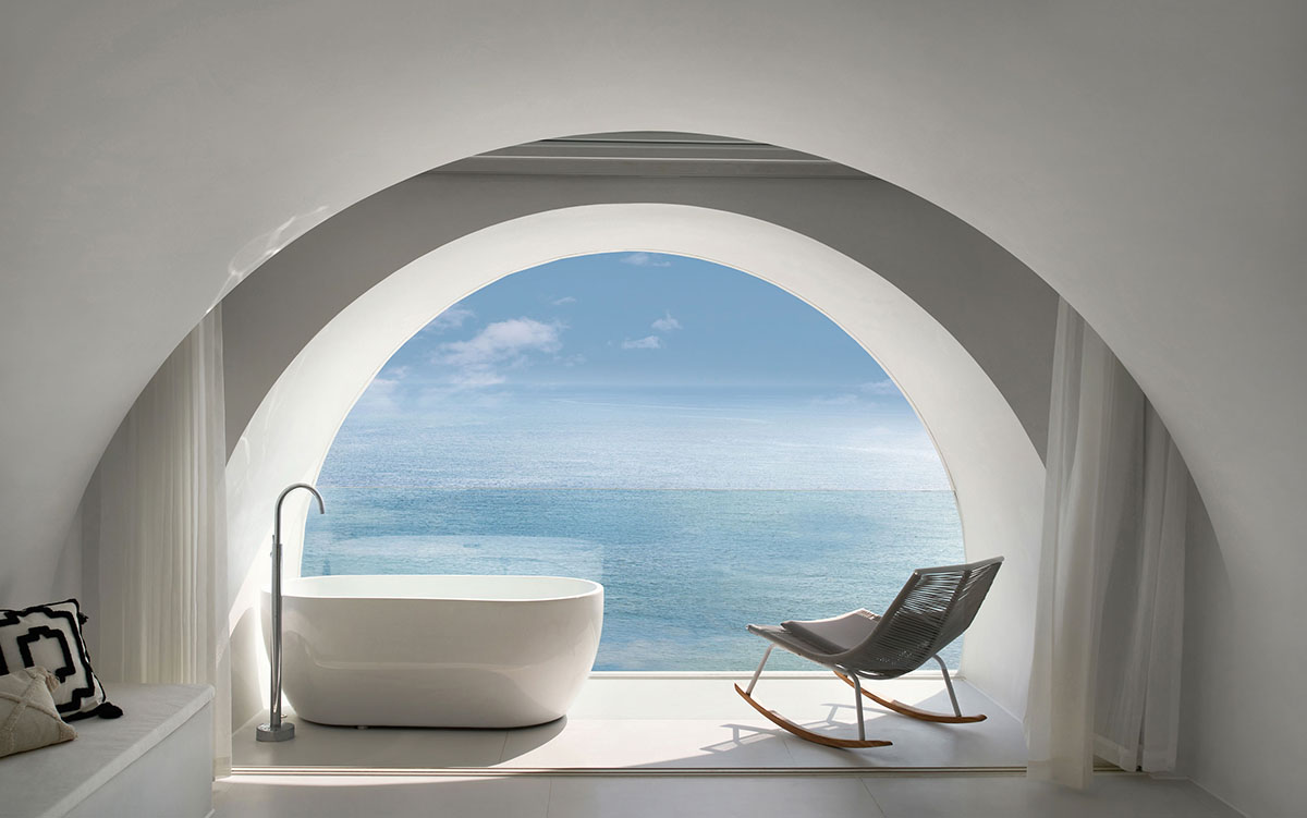 GS Design carves out this hotel with arch-shape frames like a sophisticated art piece in Sanya