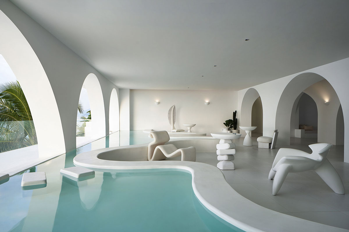 GS Design carves out this hotel with arch-shape frames like a sophisticated art piece in Sanya