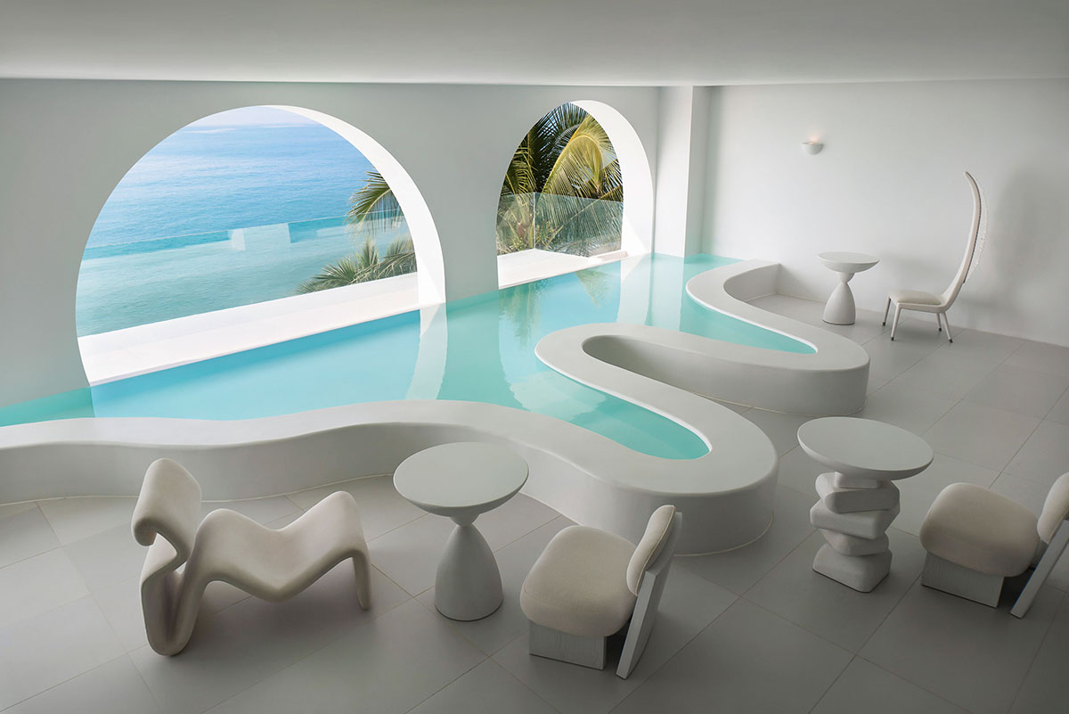 GS Design carves out this hotel with arch-shape frames like a sophisticated art piece in Sanya