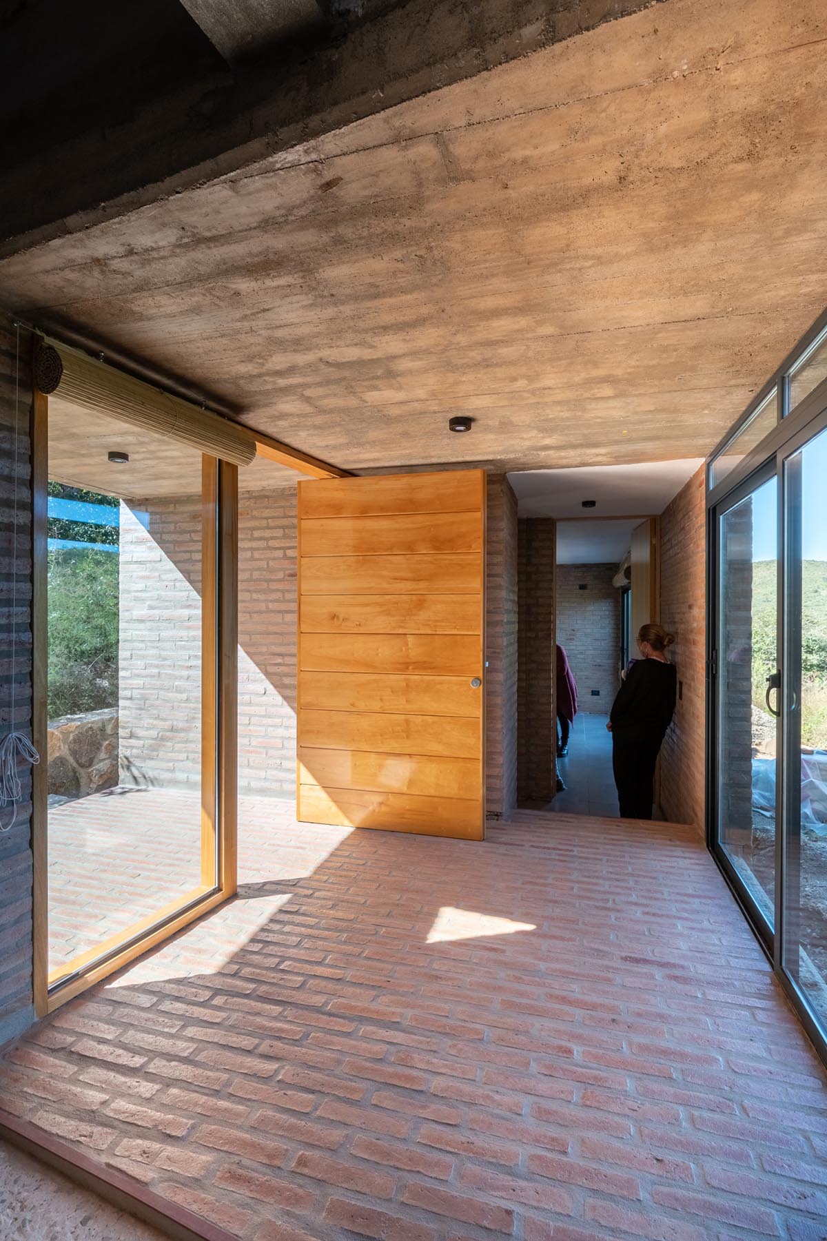 Taller Sur Arquitectura завершает строительство Casa Escondida в Кордове, Аргентина. 