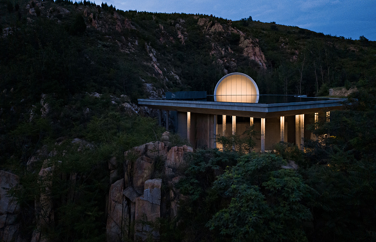 SYN Architects' ceremony hall features moon-shaped balloon that never sets in Daolang Town