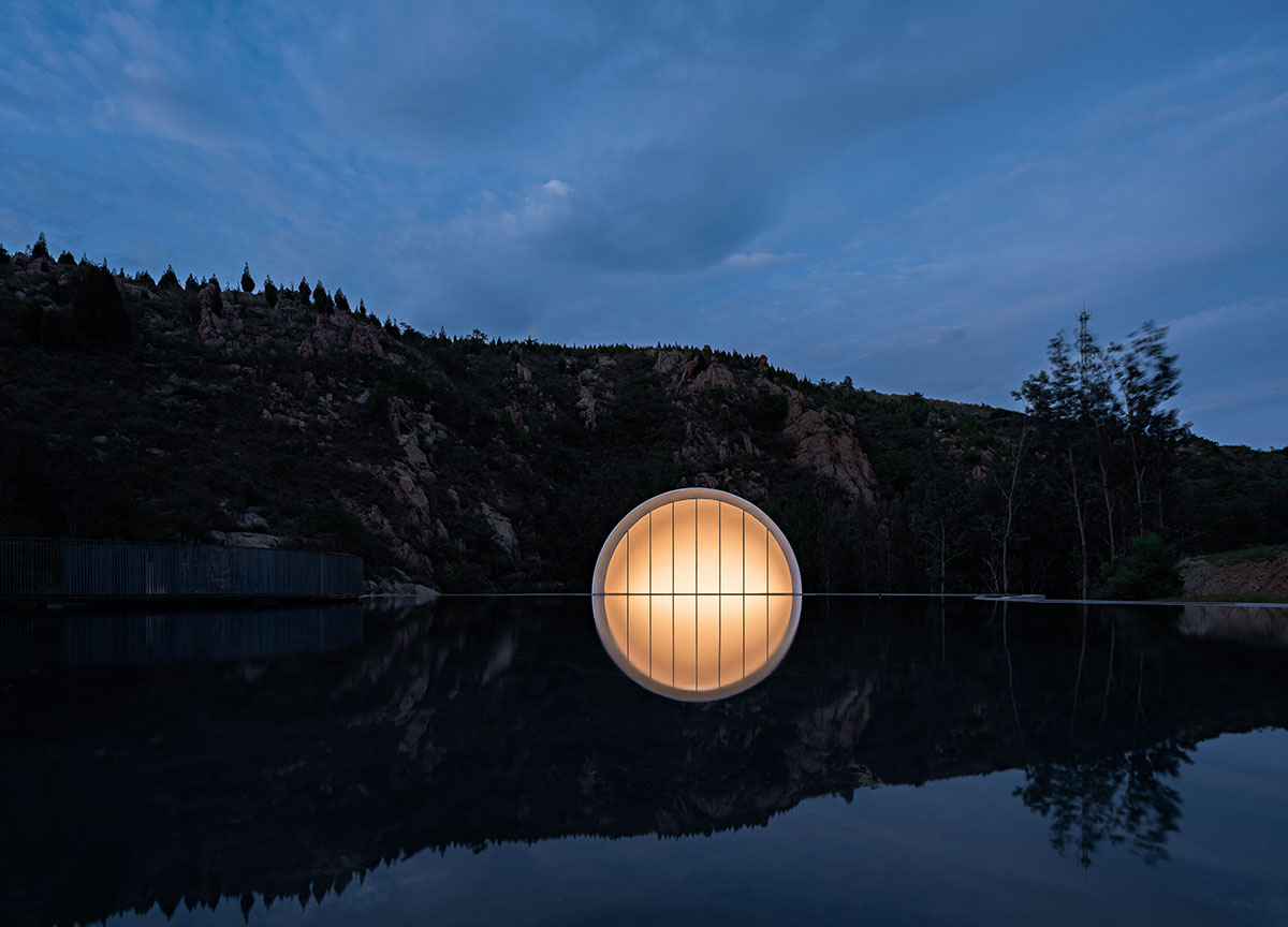 SYN Architects' ceremony hall features moon-shaped balloon that never sets in Daolang Town