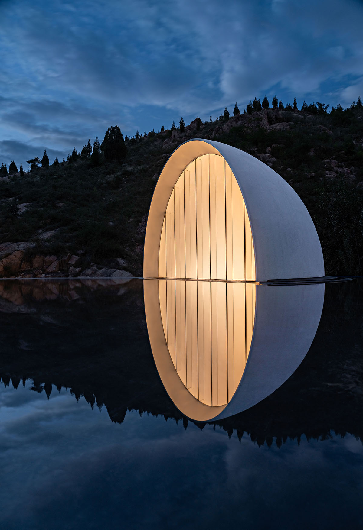 SYN Architects' ceremony hall features moon-shaped balloon that never sets in Daolang Town