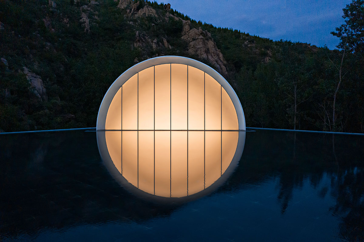 SYN Architects' ceremony hall features moon-shaped balloon that never sets in Daolang Town