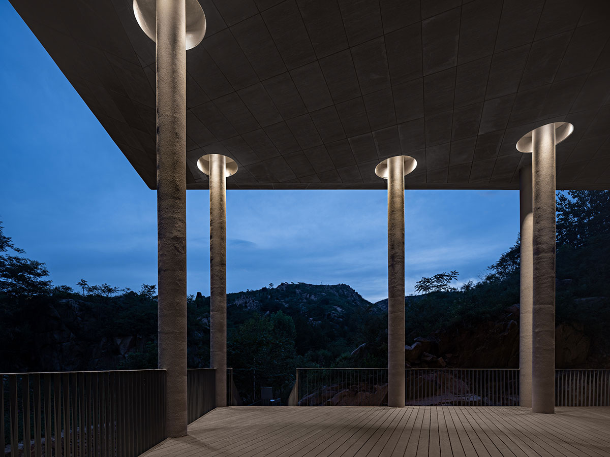 SYN Architects' ceremony hall features moon-shaped balloon that never sets in Daolang Town