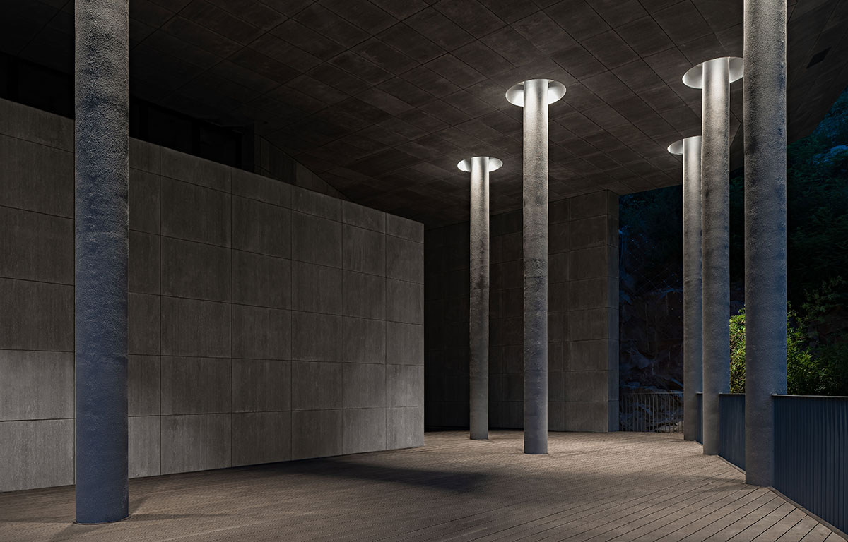 SYN Architects' ceremony hall features moon-shaped balloon that never sets in Daolang Town