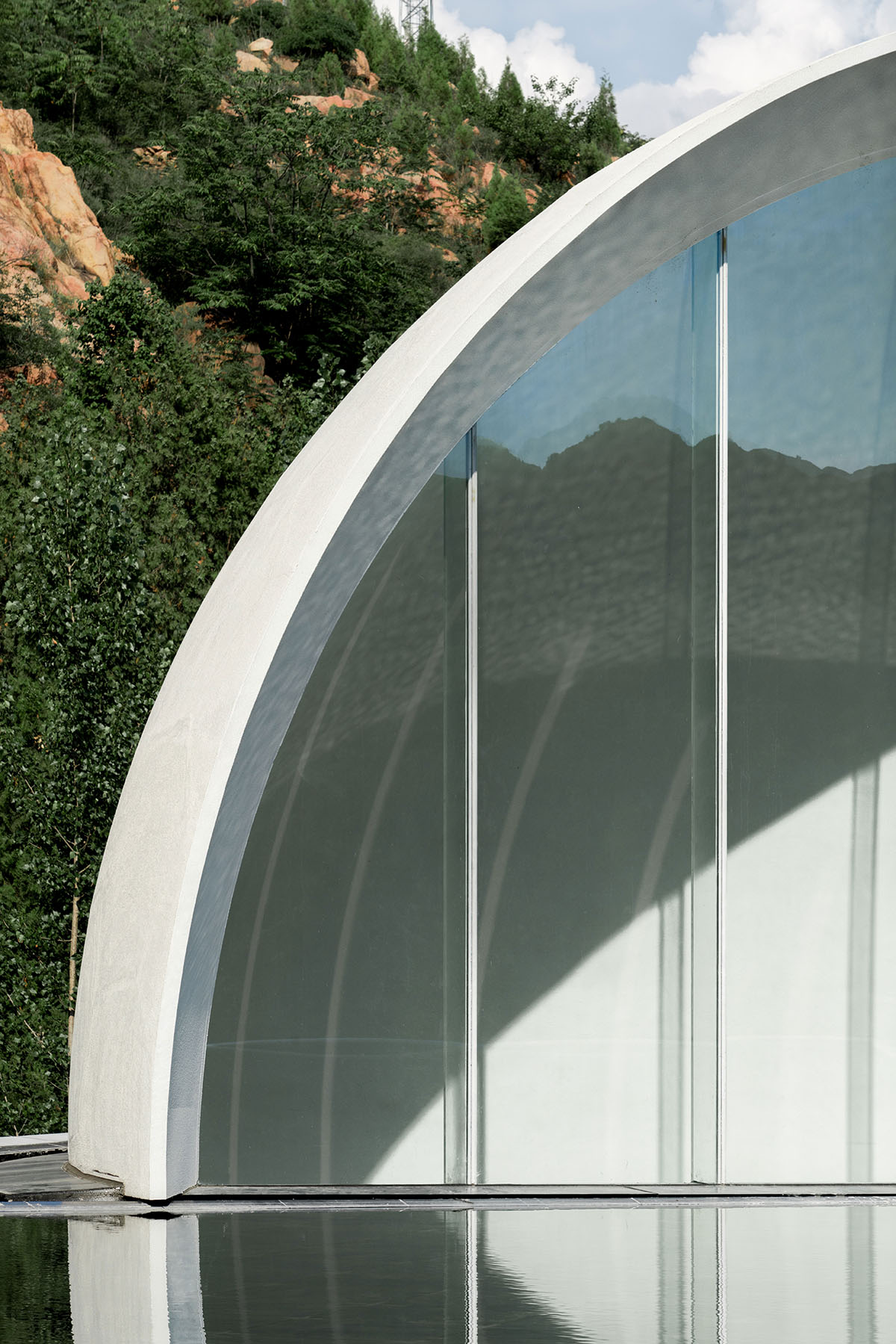 SYN Architects' ceremony hall features moon-shaped balloon that never sets in Daolang Town