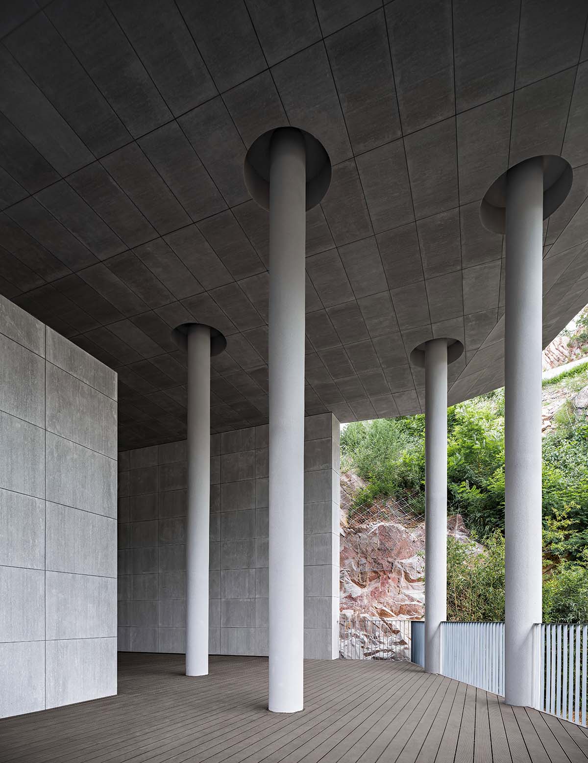 SYN Architects' ceremony hall features moon-shaped balloon that never sets in Daolang Town