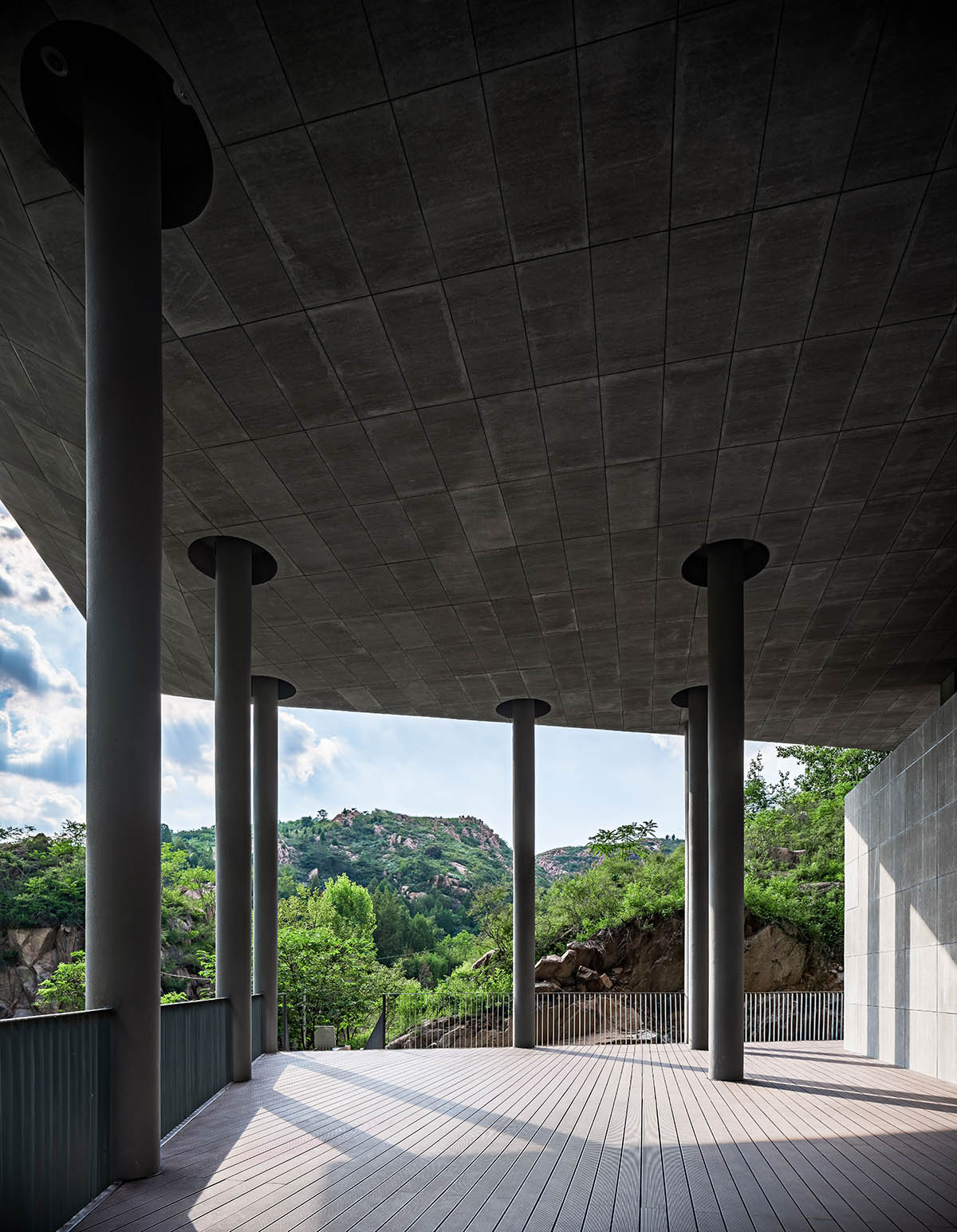 SYN Architects' ceremony hall features moon-shaped balloon that never sets in Daolang Town