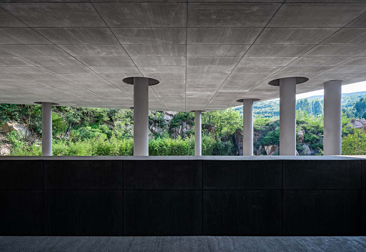 SYN Architects' ceremony hall features moon-shaped balloon that never sets in Daolang Town