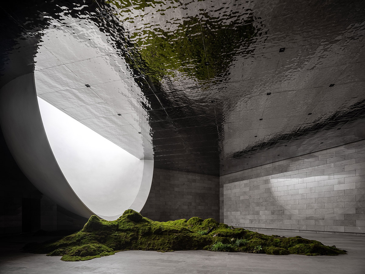 SYN Architects' ceremony hall features moon-shaped balloon that never sets in Daolang Town