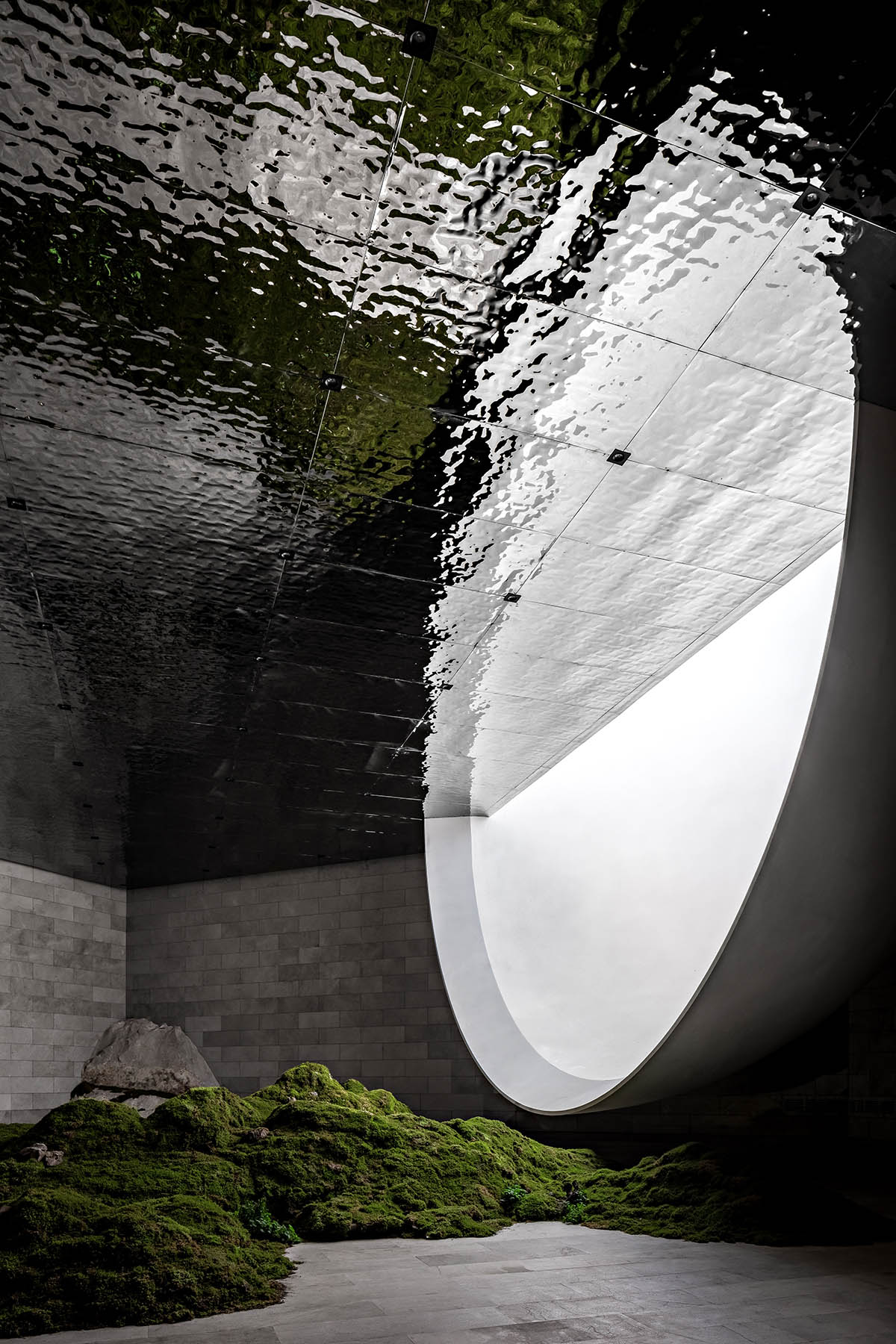 SYN Architects' ceremony hall features moon-shaped balloon that never sets in Daolang Town