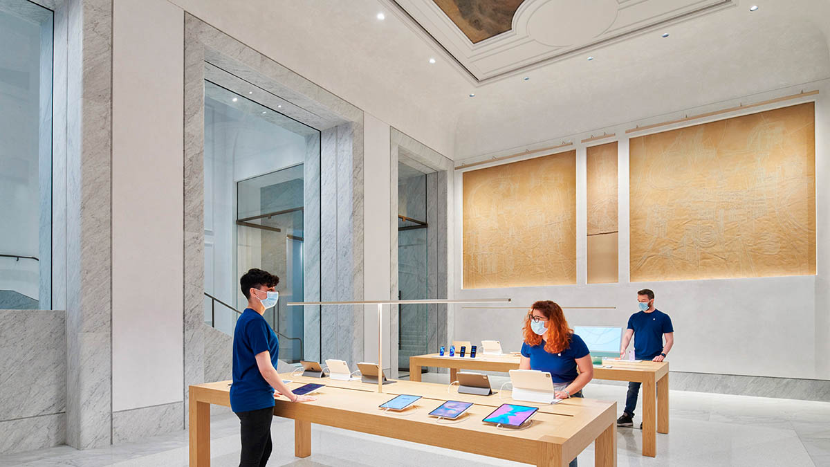 Foster + Partners converts historic Palazzo Marignoli into a new Apple store in Rome