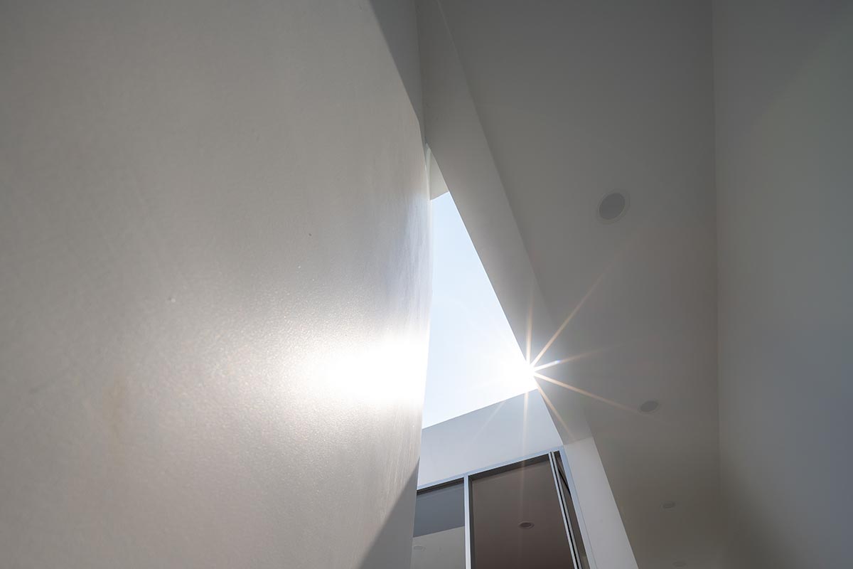 Tantai Architects imagines this house as a white box dancing with light and wind in Thailand 