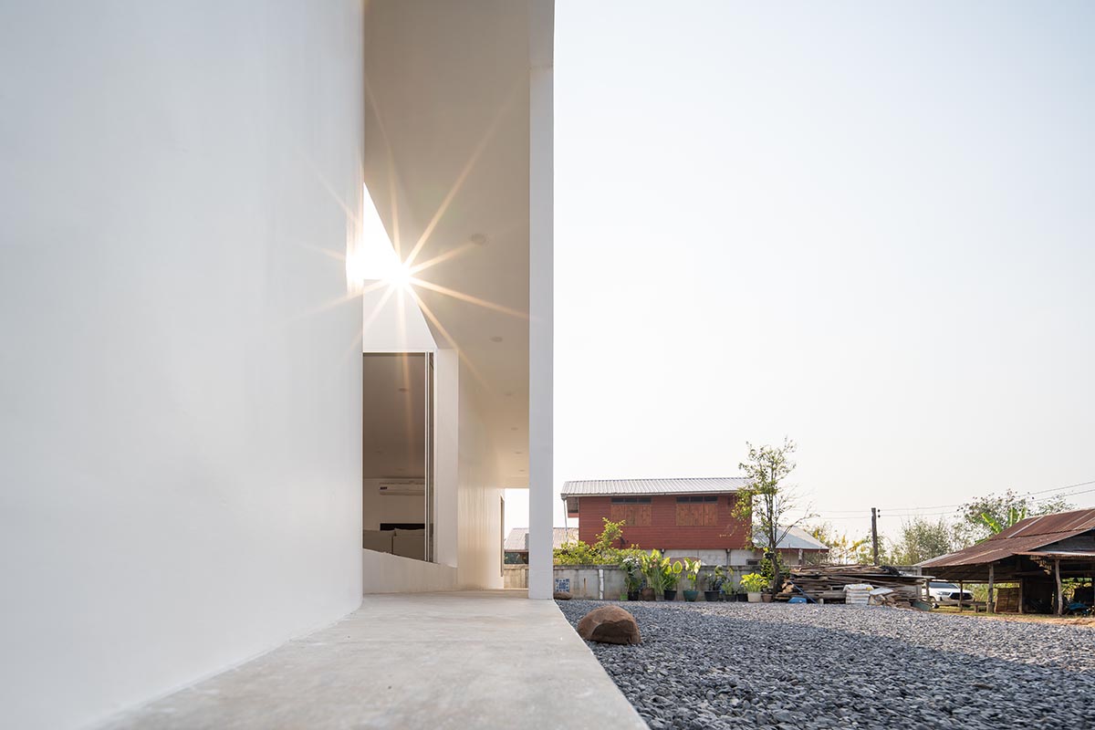 Tantai Architects imagines this house as a white box dancing with light and wind in Thailand 