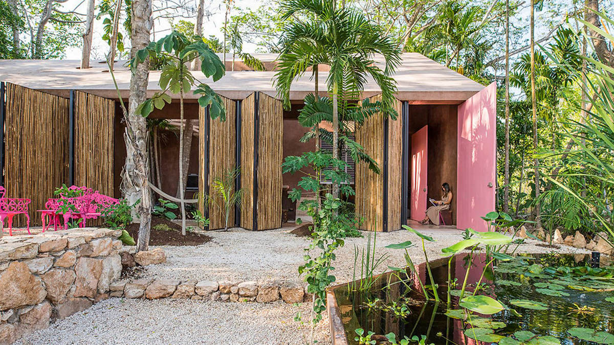 TACO completes this homelike and pinkish workshop studio in a lush green of Yucatan Peninsula