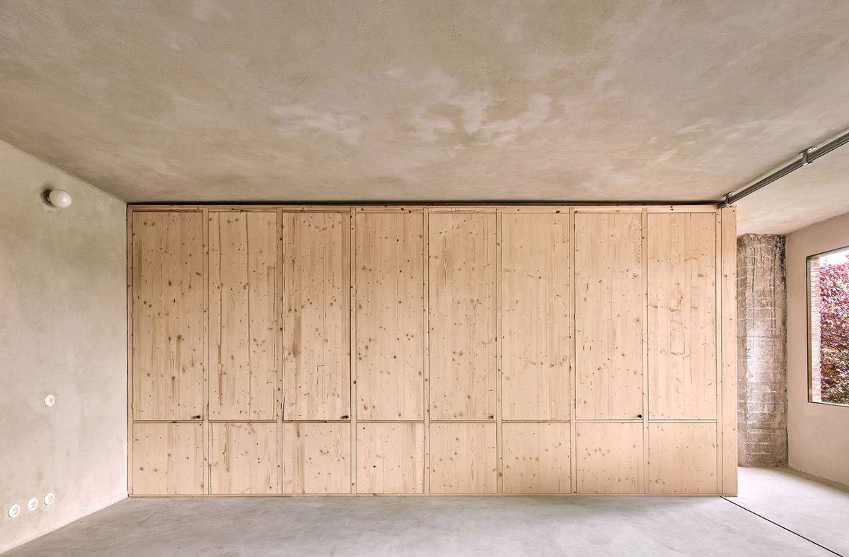 Takk renovates interior of a house in Madrid with wood and natural cork for energy efficiency