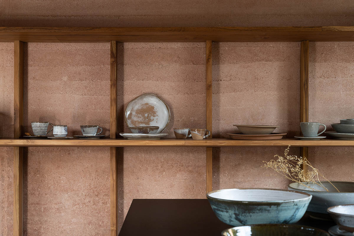 Blancostudio wraps pottery shop with rammed-earth walls with zen garden in Ubud 