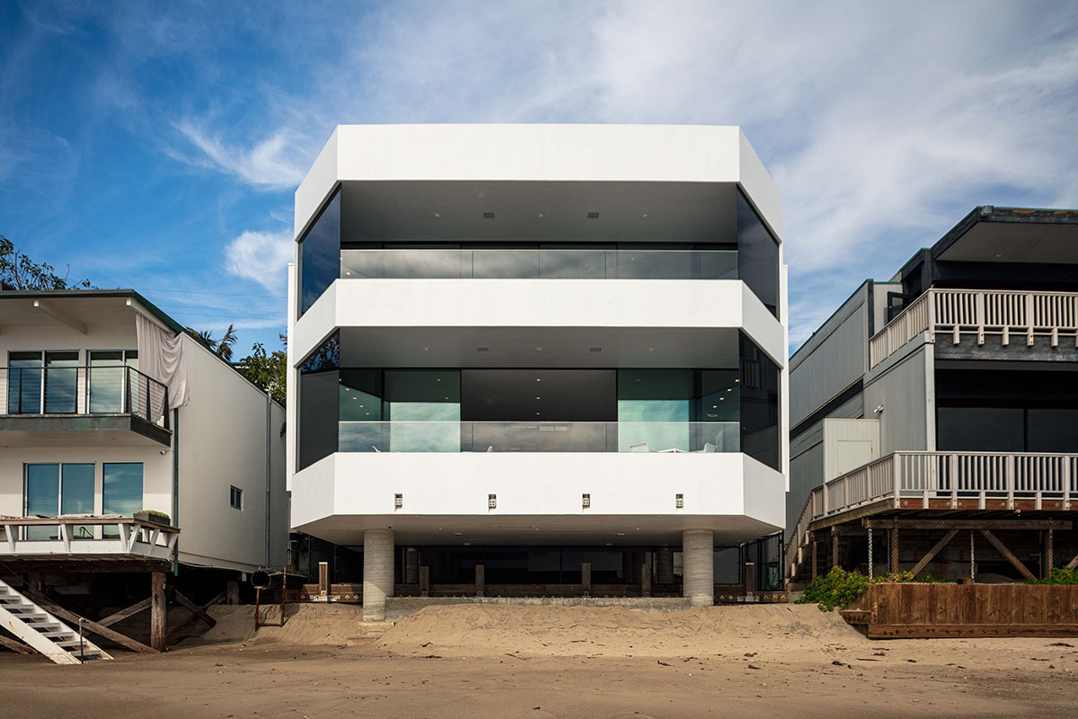SPF:a renovates 1970s Jerrold Lomax residential design maximizing view towards the ocean in Malibu