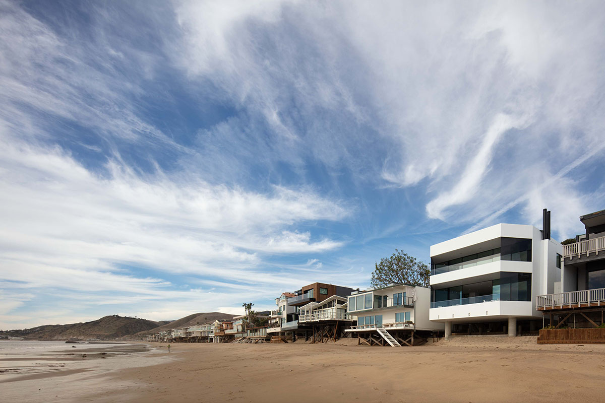 SPF:a renovates 1970s Jerrold Lomax residential design maximizing view towards the ocean in Malibu