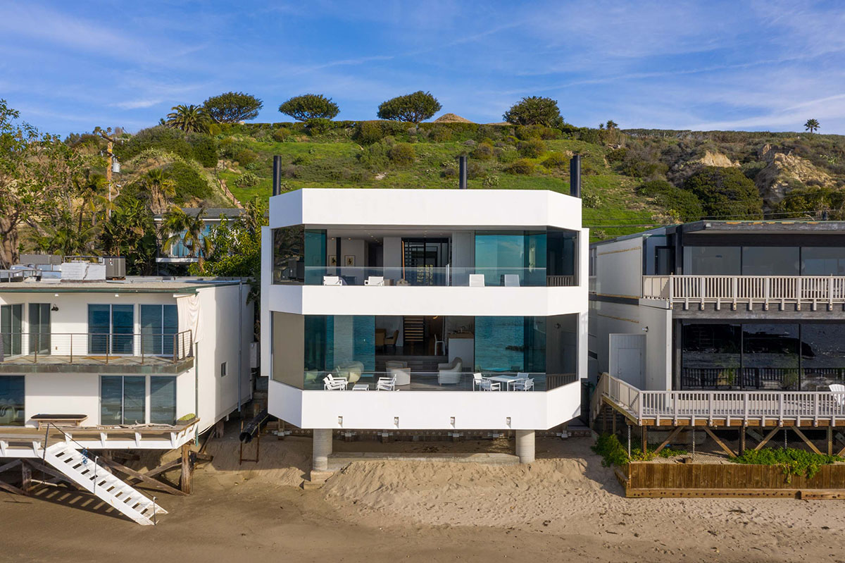 SPF:a renovates 1970s Jerrold Lomax residential design maximizing view towards the ocean in Malibu