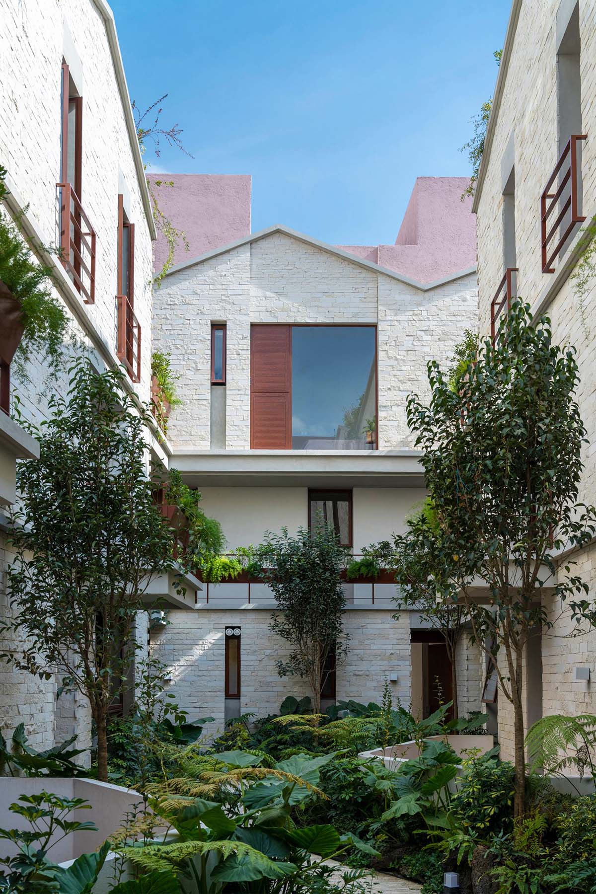 CPDA Arquitectos completes housing with dusty pink residential volumes in Mexico city
