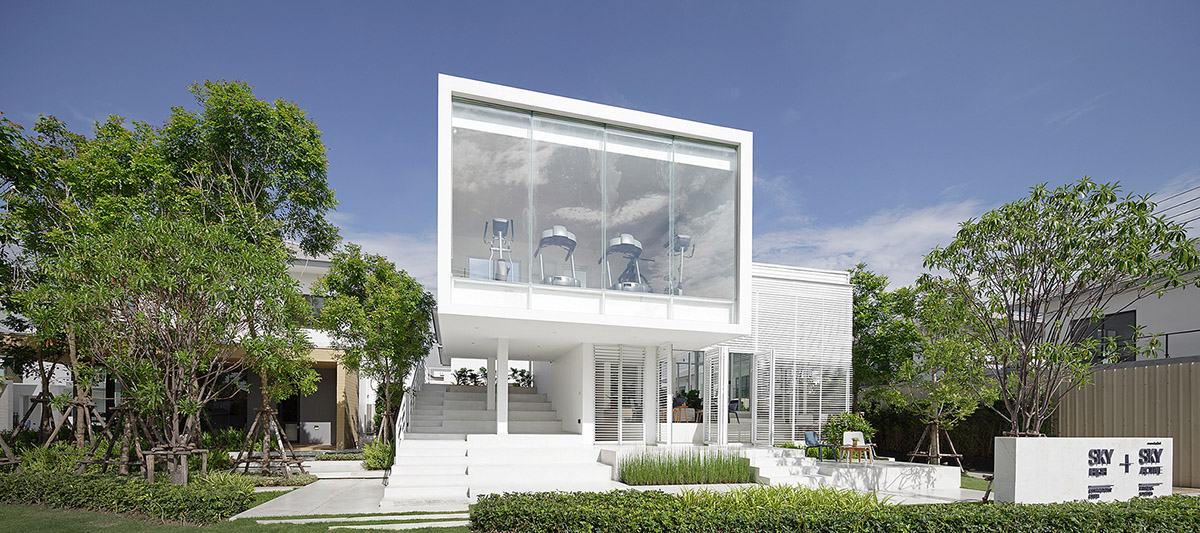 Design in Motion completes Sky Clubhouse with amphitheater-like entrance in Bangkok
