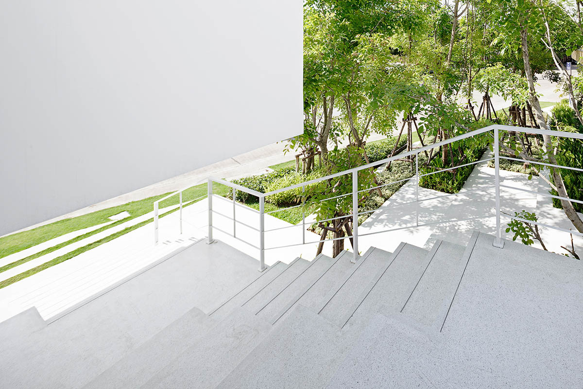 Design in Motion completes Sky Clubhouse with amphitheater-like entrance in Bangkok