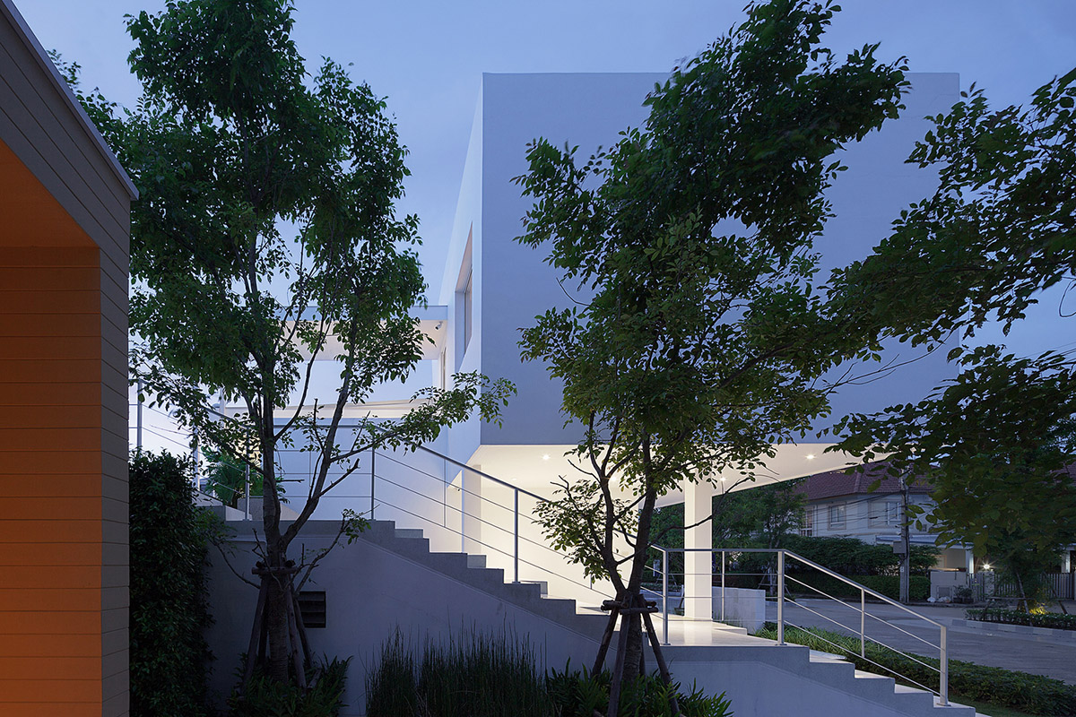 Design in Motion completes Sky Clubhouse with amphitheater-like entrance in Bangkok