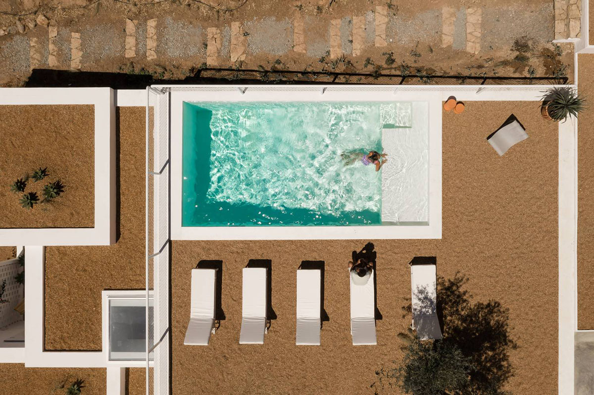 CASA UM by atelier RUA is composed of well-defined white volumes on irregular slope in Portugal