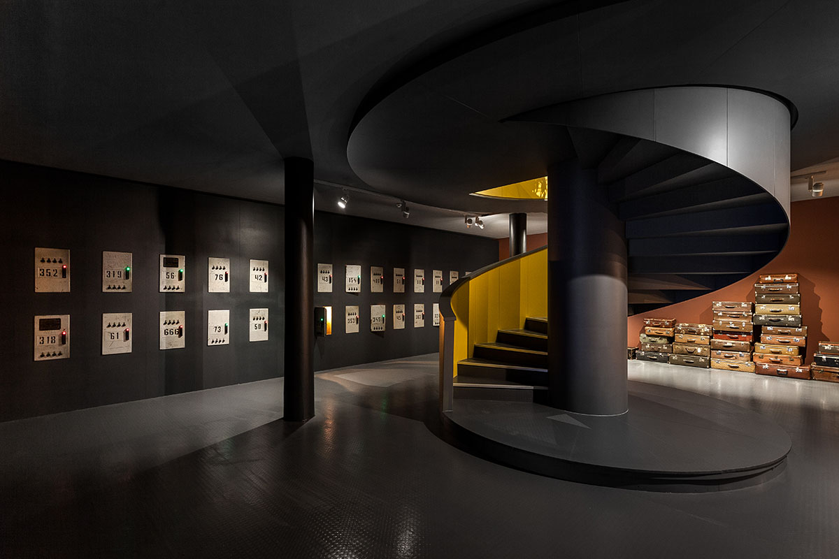 Russian Pavilion presents Russian railways with glamorous paintings in Venice Biennale