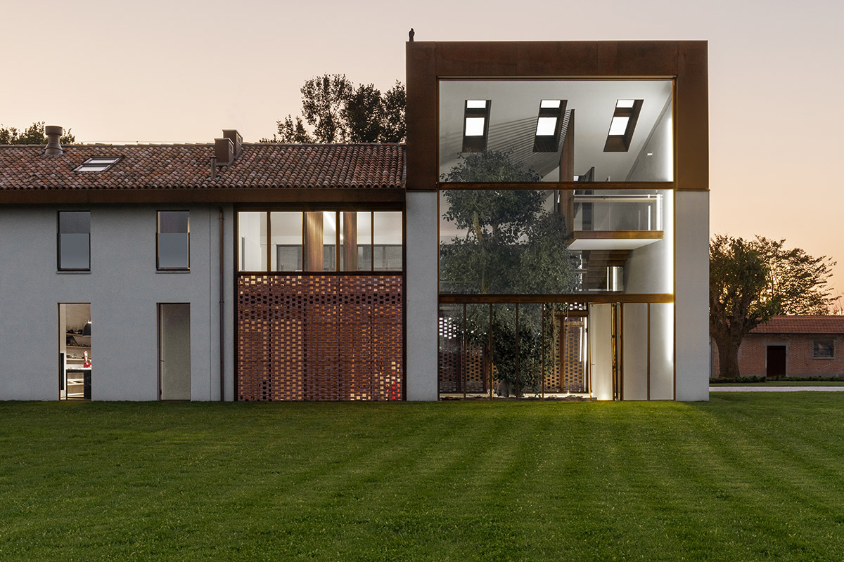 Carlo Ratti Associati completes private house around ten-meter-tall ficus tree in Italy