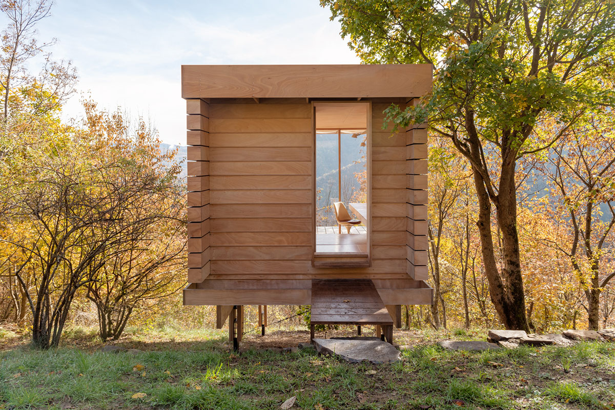 The Hermitage cabin is entirely built from wood as a space for contemplation on Trebbia Valley, Italy