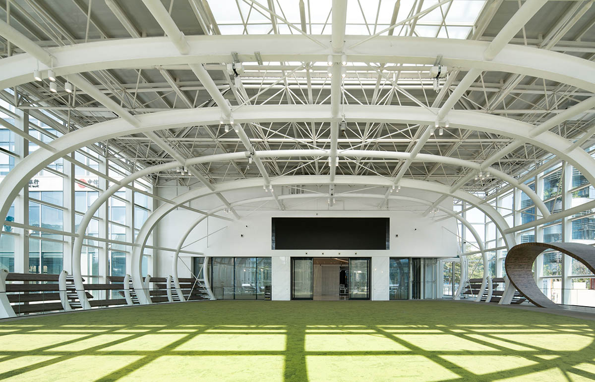 M Moser Associates builds art center featuring an egg-shaped nest emerging from the cocoon 