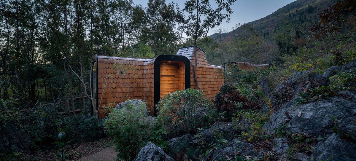 Four rounded spring huts by MONOARCHI disappear in Nanjing's woods 