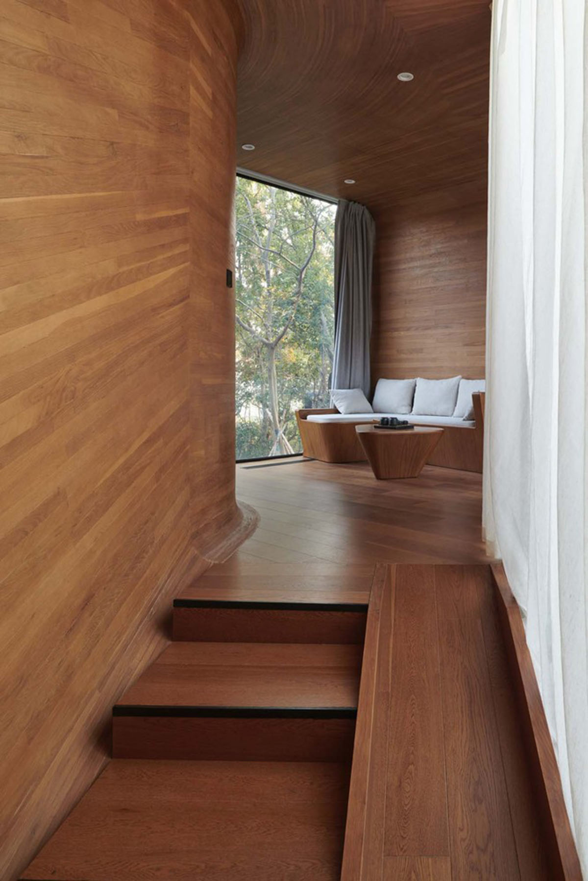 Four rounded spring huts by MONOARCHI disappear in Nanjing's woods 