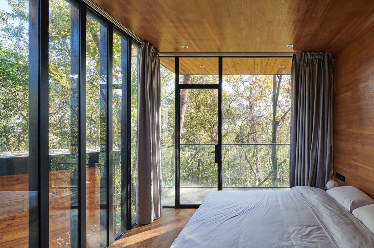 Four rounded spring huts by MONOARCHI disappear in Nanjing's woods 