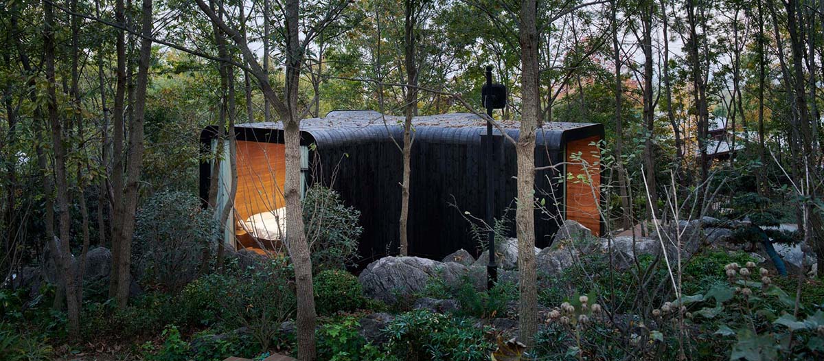 Four rounded spring huts by MONOARCHI disappear in Nanjing's woods 