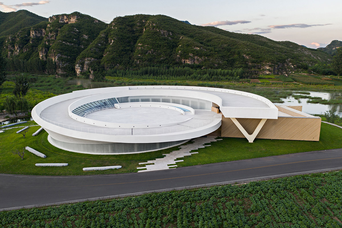 SYN Architects built art center with circular volume